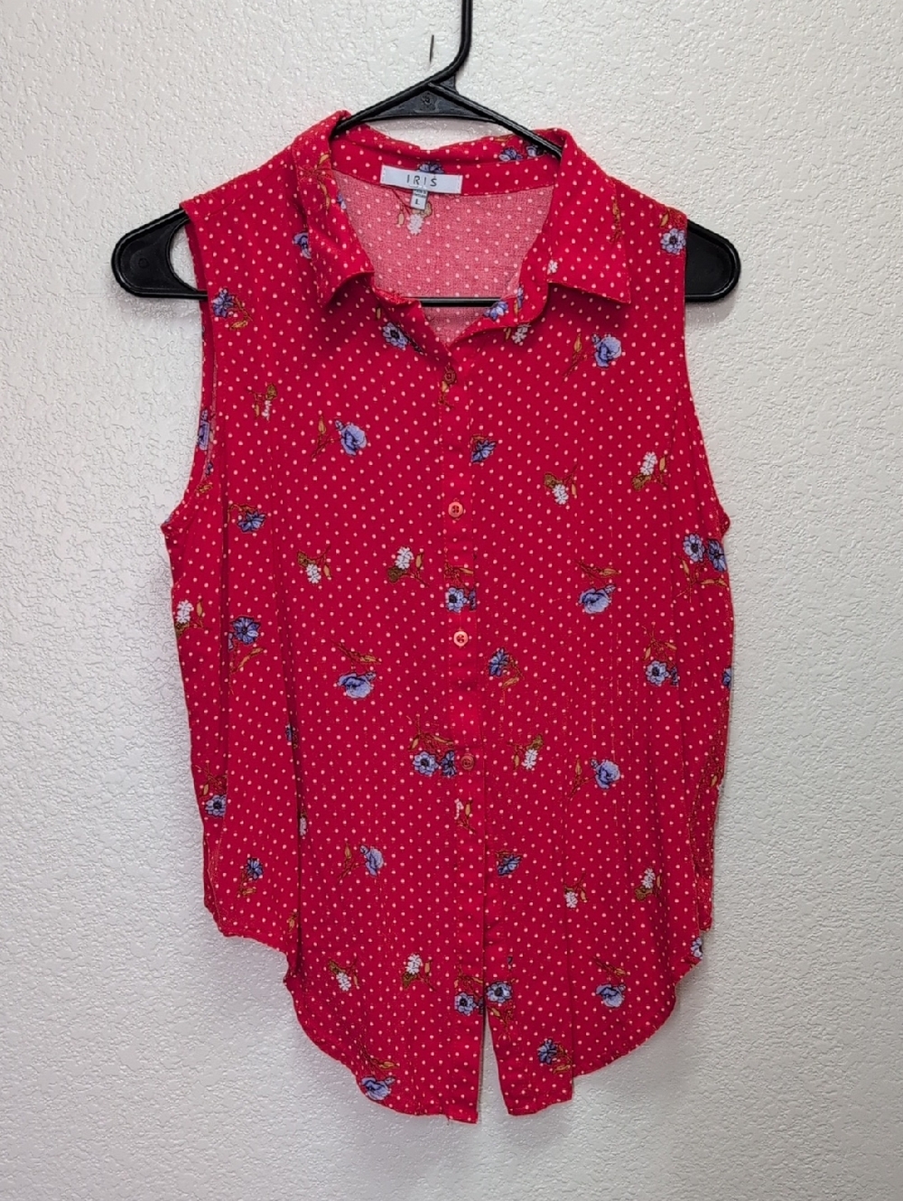 Iris | Womans |Sleeveless Blouse with Buttons| Size: Large